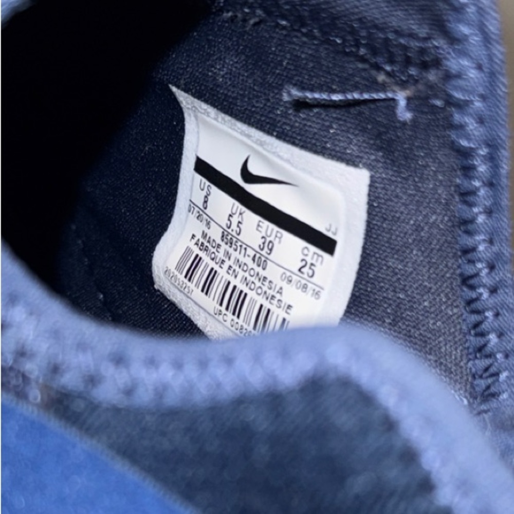Nike Huarache Navy and White - Picture 5 of 5